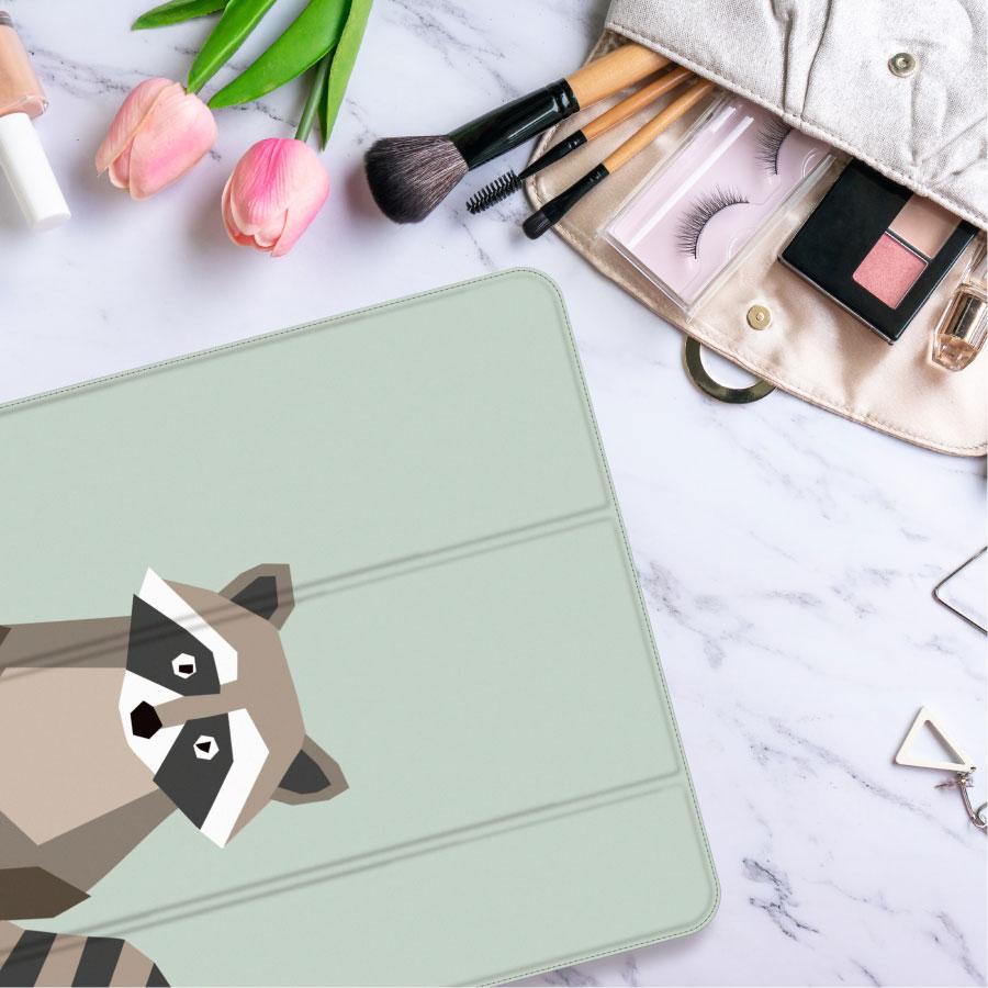 アライグマ  iPadケース ペン収納 軽量 背面クリア あいぱっどけーす スタンド機能 | 3枚目