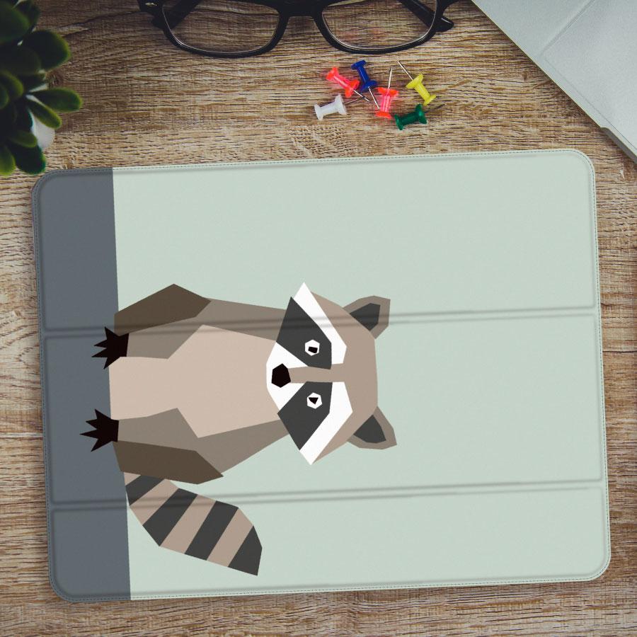 アライグマ  iPadケース ペン収納 軽量 背面クリア あいぱっどけーす スタンド機能 | 4枚目