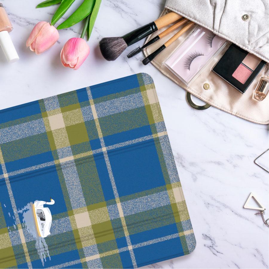 スワンポート ✖️ チェック  iPadケース ペン収納 軽量 背面クリア あいぱっどけーす スタンド機能 | 3枚目